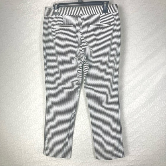 J. Crew Women’s 100% Cotton Seersucker Black/White Stripe Capri Pants (size 2) - Picture 5 of 9